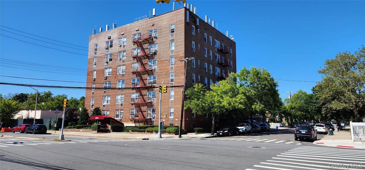 222-89 Braddock Ave #3-D, Bellerose, NY 11428