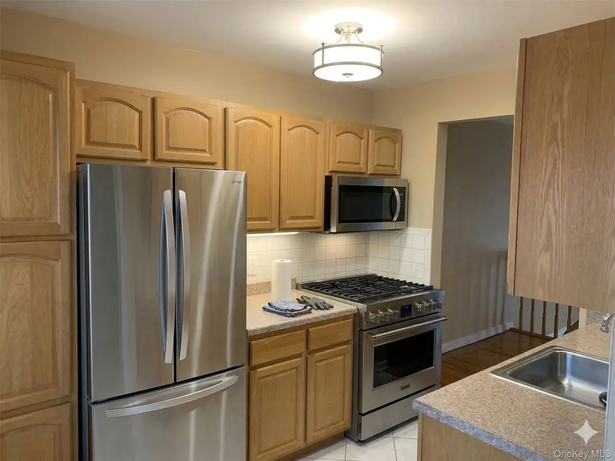 4216 E Tremont AVE, Bronx, NY 10465
