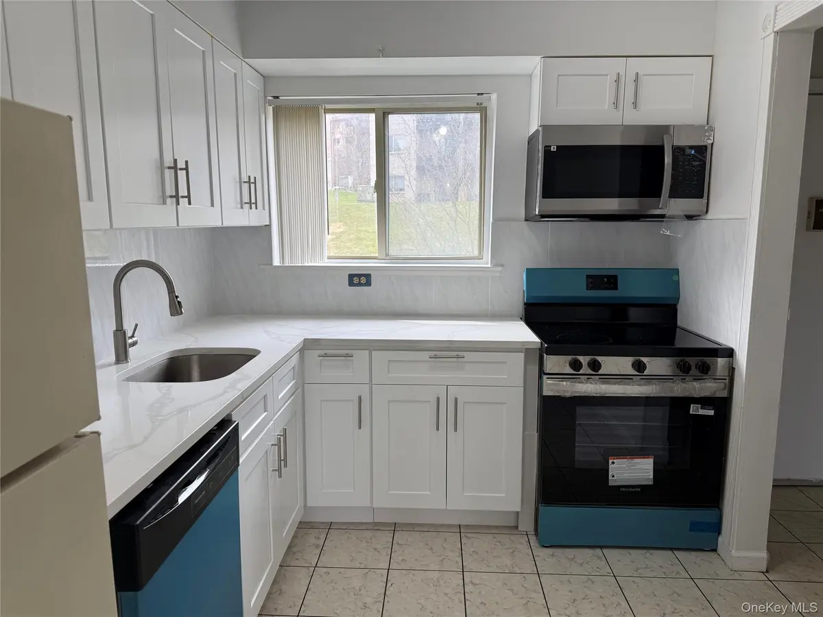 26 Cooper Road #811, Poughkeepsie, NY 12603