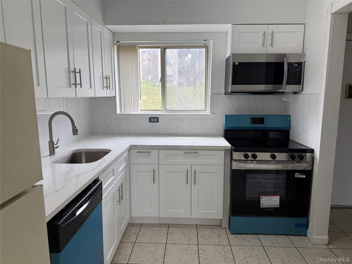 26 Cooper Road #811, Poughkeepsie, NY 12603