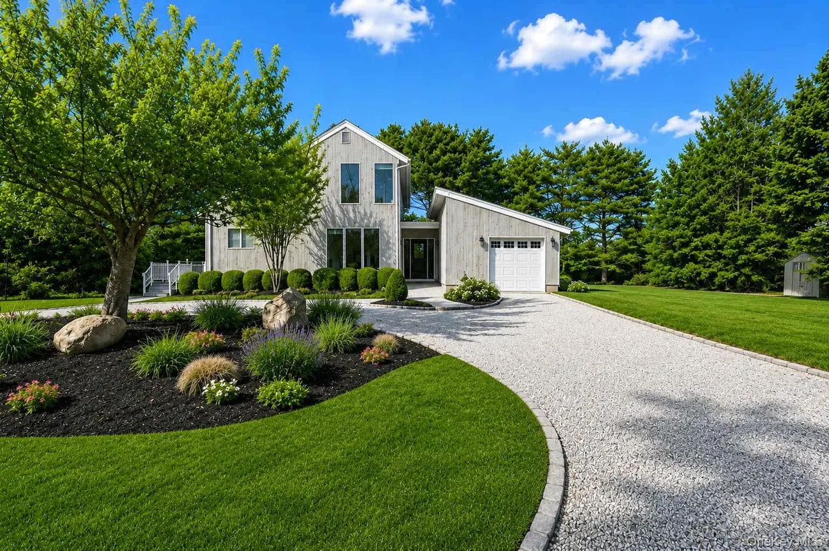 39 Tanners Neck LN, Westhampton, NY 11977