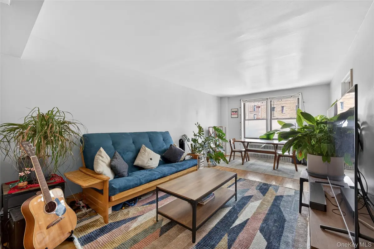 8385 116th ST #4L, Kew Gardens, NY 11418