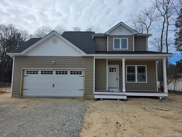2384 B N/C Walnut AVE, Ronkonkoma, NY 11779