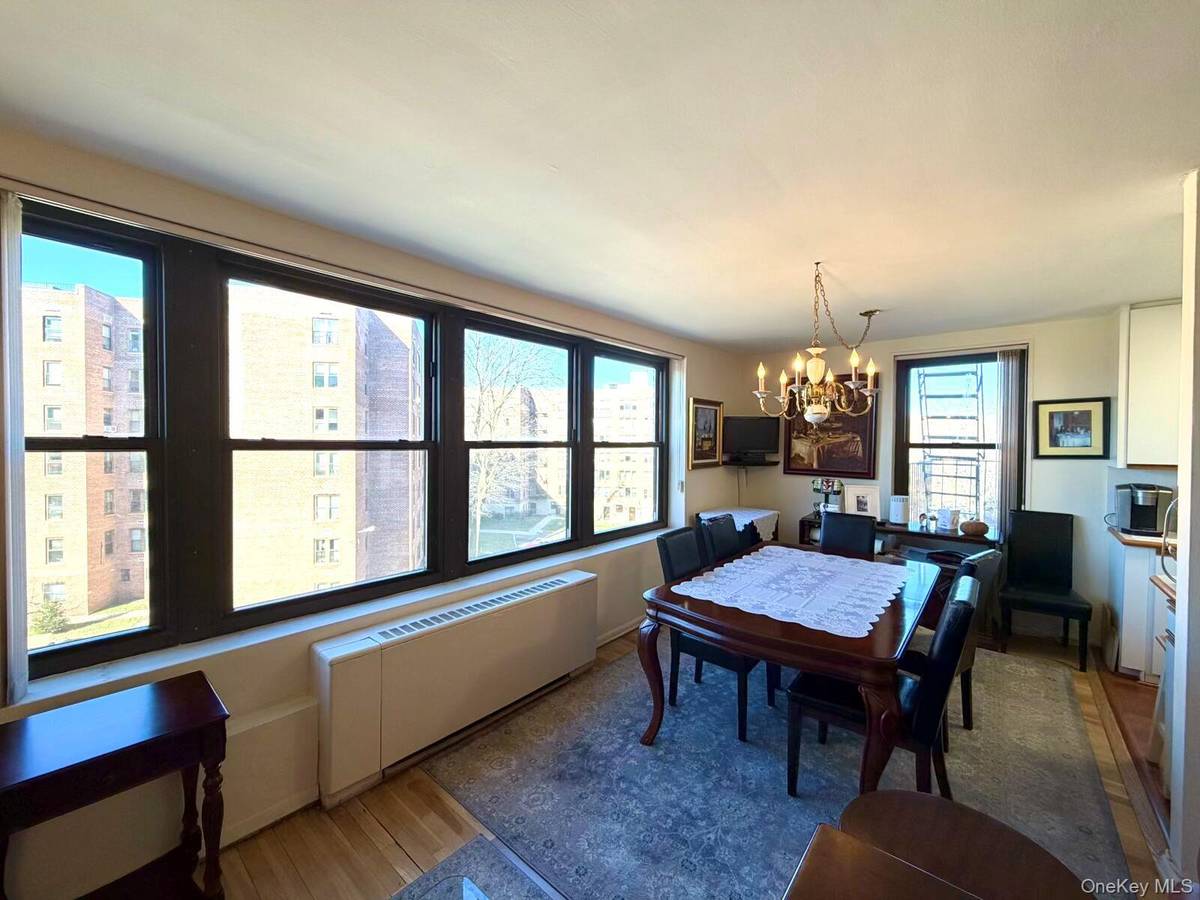 209-39 23 Ave #4K, Bayside, NY 11360
