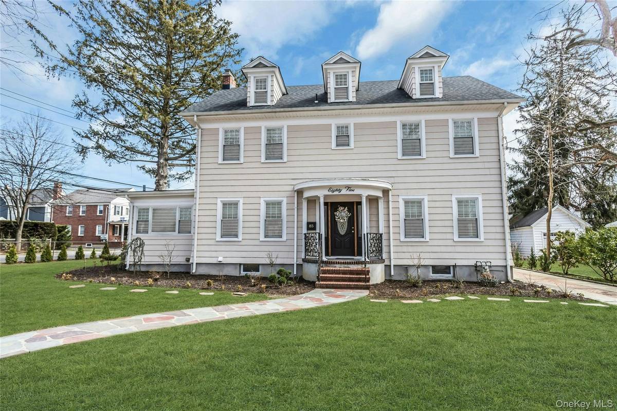 85 Violet AVE, Floral Park, NY 11001