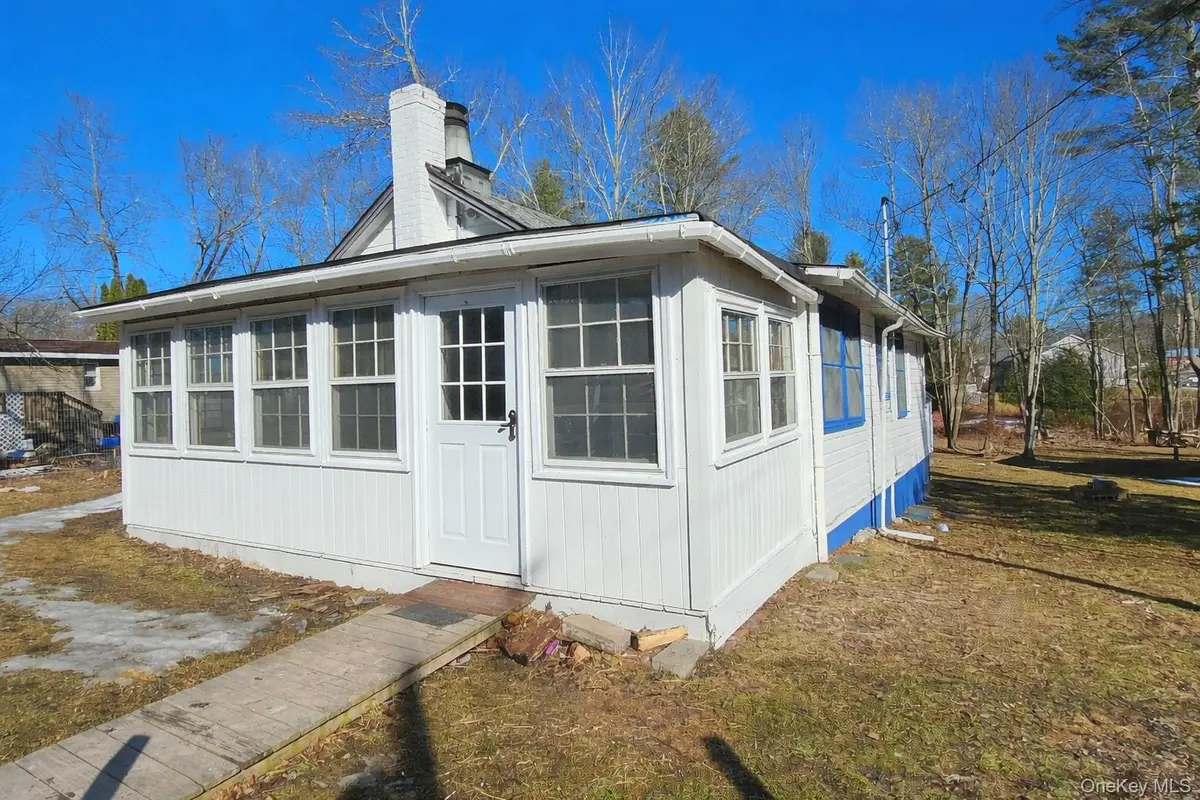 8 Central AVE, White Lake, NY 12786