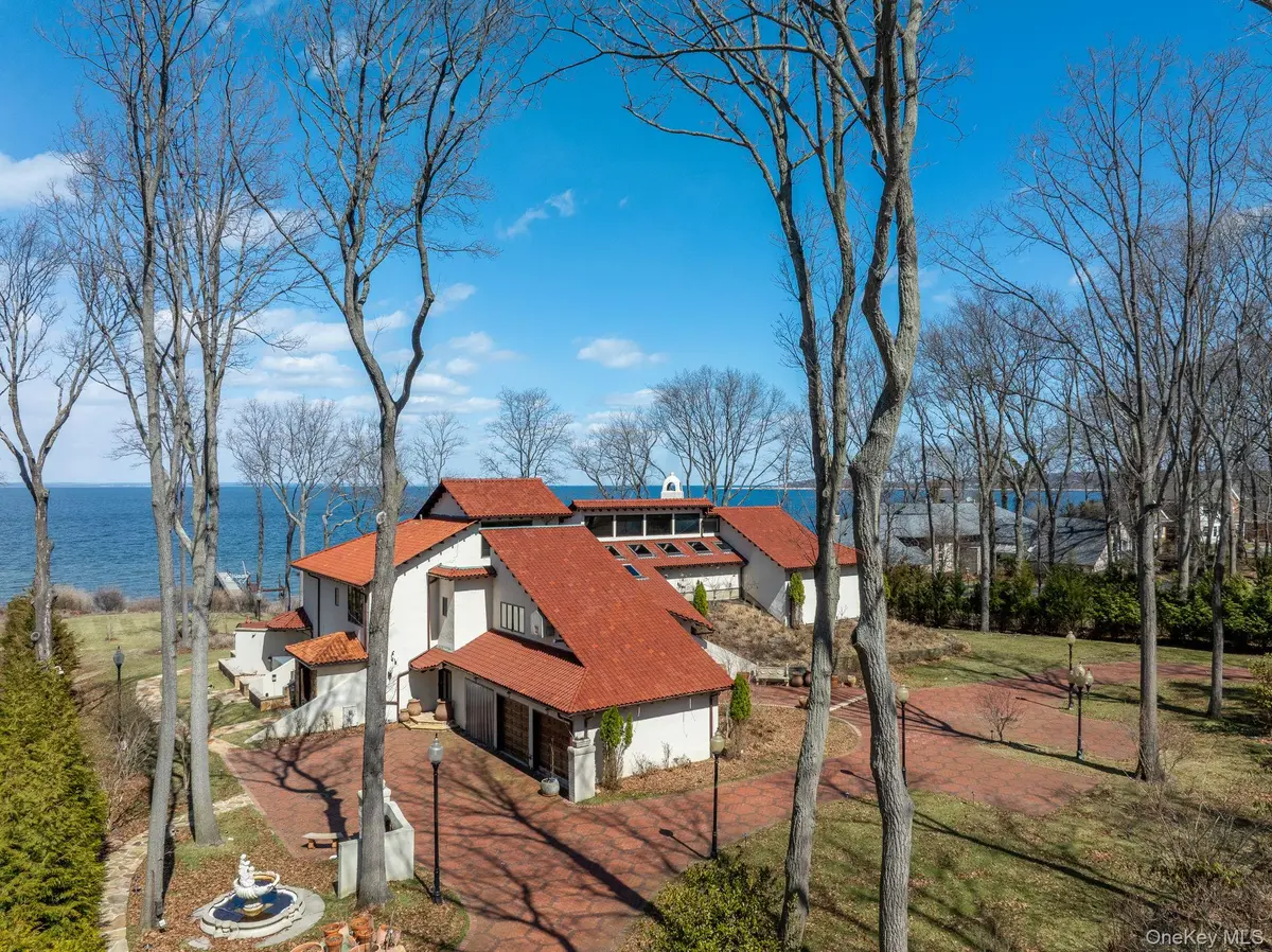 1 Sea Crest DR, Lloyd Neck, NY 11743