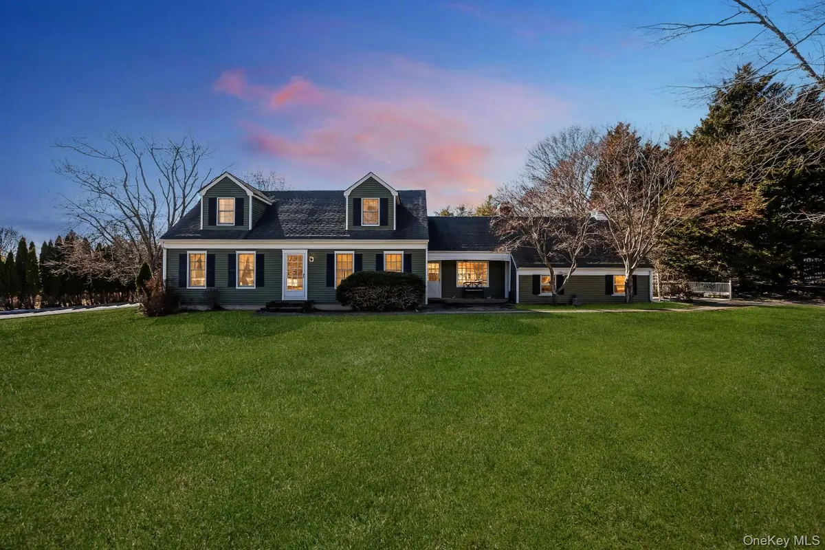43 Farm RD, Wading River, NY 11792