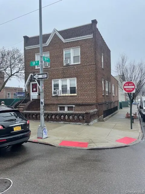 5869 59th ST, Maspeth, NY 11378