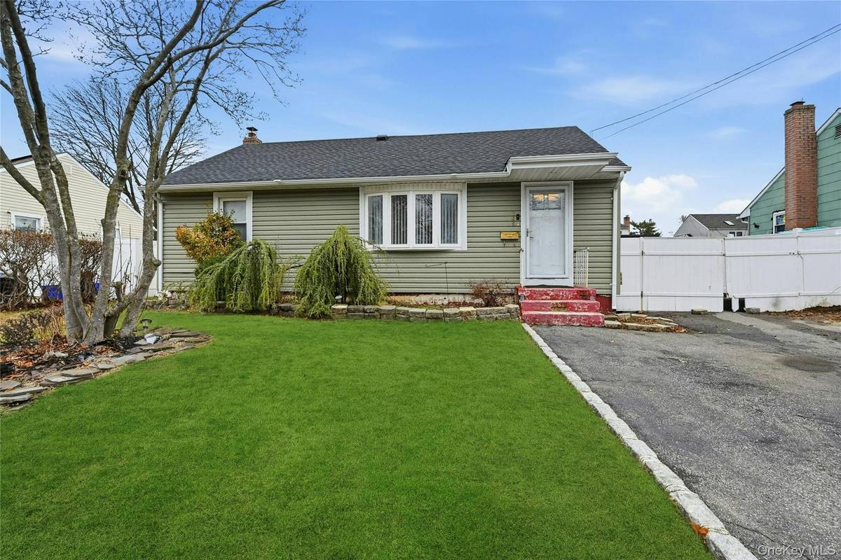 135 Cumberbach ST, Wyandanch, NY 11798