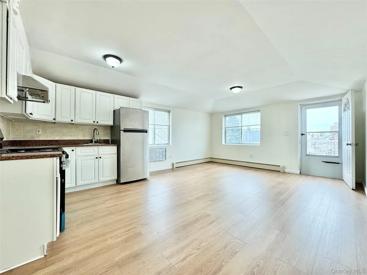 57-39 Mazeau ST #3rd Fl, Maspeth, NY 11378
