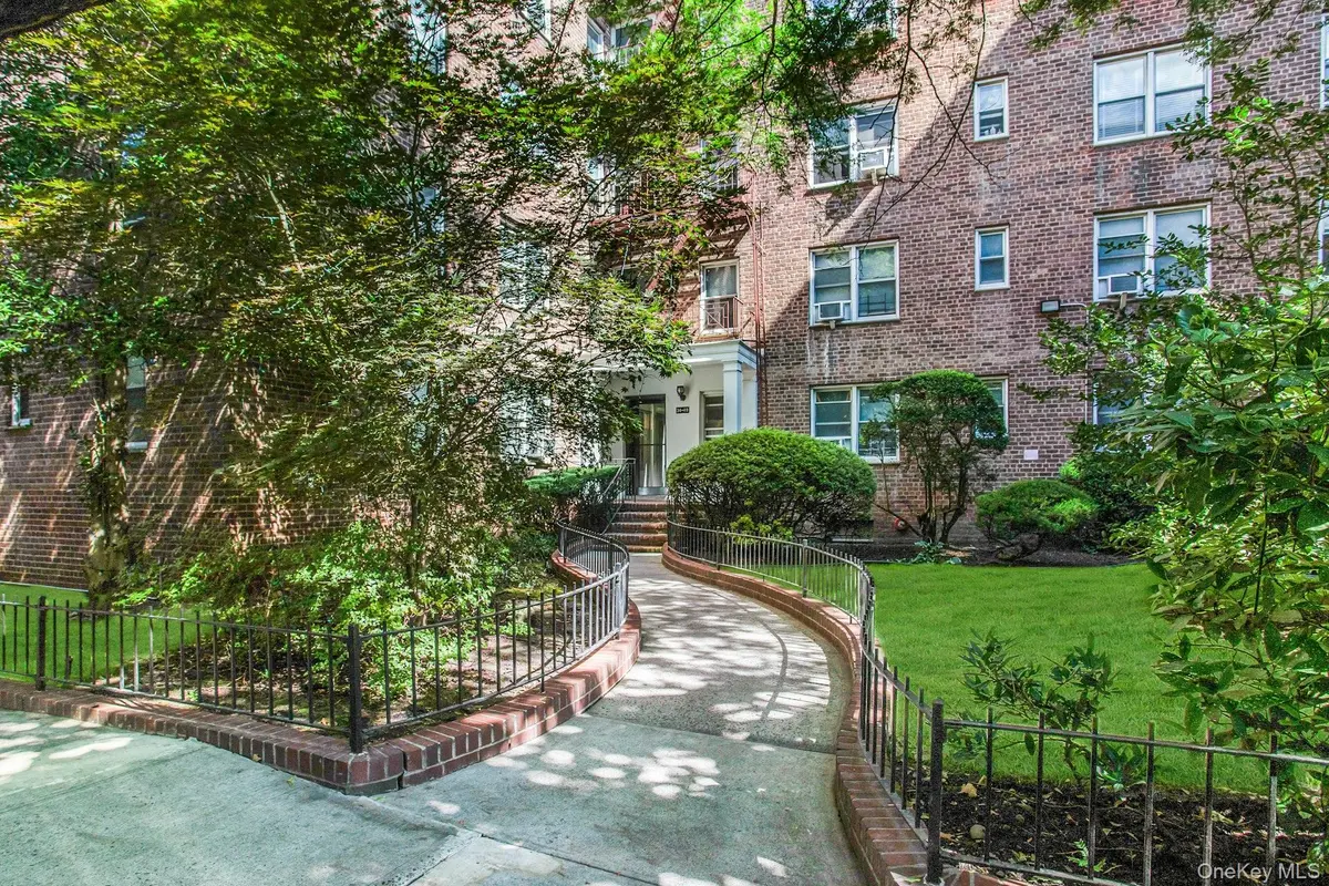 34-49 81st ST #2R, Jackson Heights, NY 11372