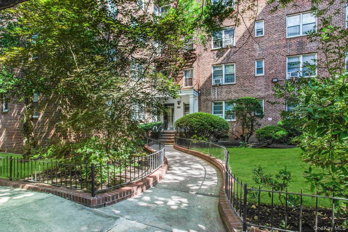 34-49 81st ST #2R, Jackson Heights, NY 11372