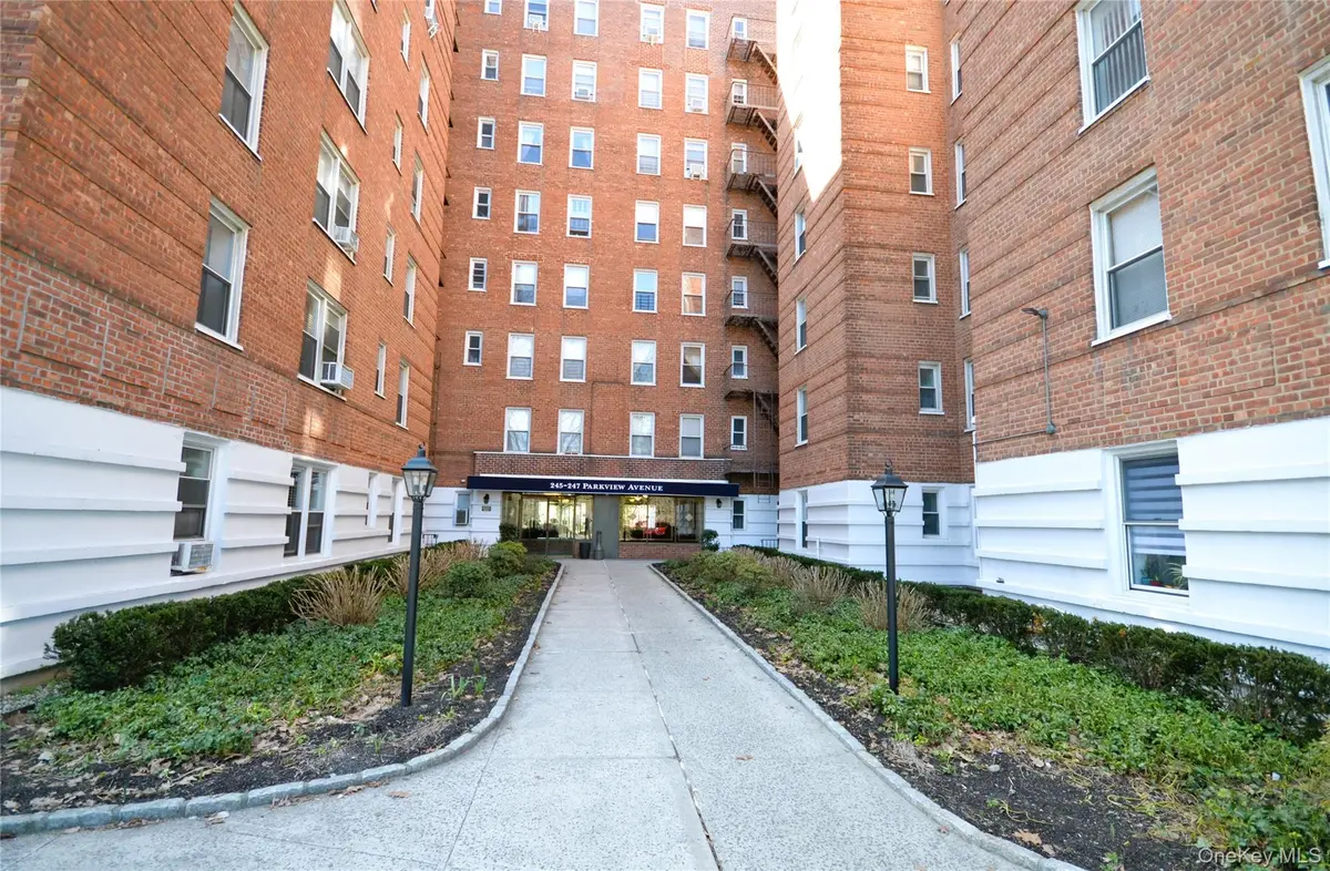 247 Parkview AVE #6M, Bronxville, NY 10708