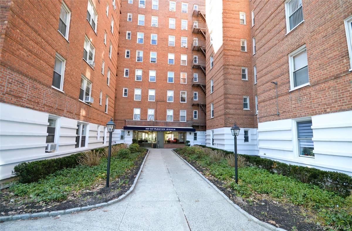 247 Parkview AVE #6M, Bronxville, NY 10708