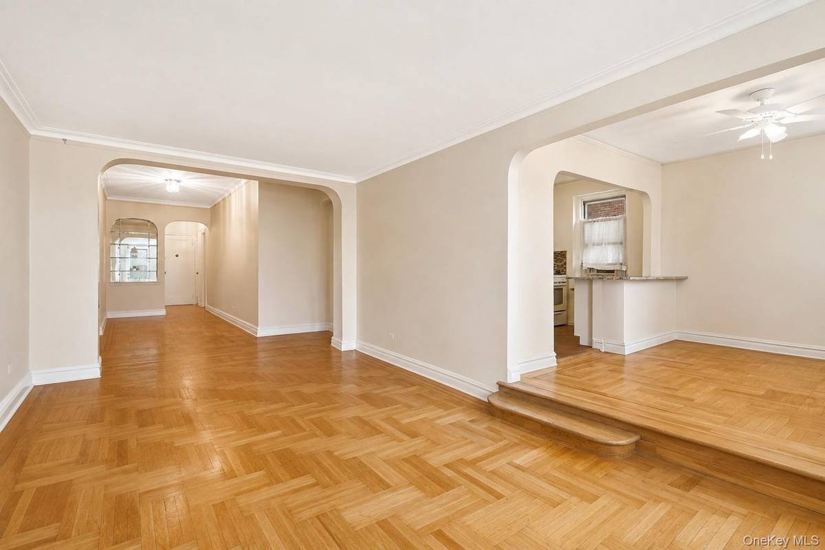 601 Pelham Pkwy #106, Bronx, NY 10467