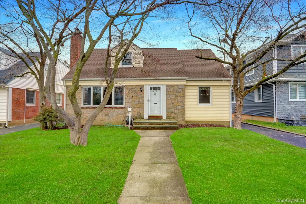 892 Bryant AVE, New Hyde Park, NY 11040