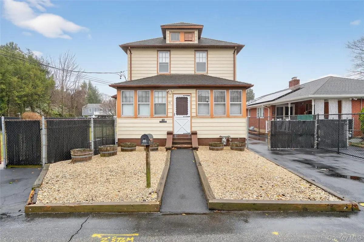 40 E 24th ST, Huntington Station, NY 11746