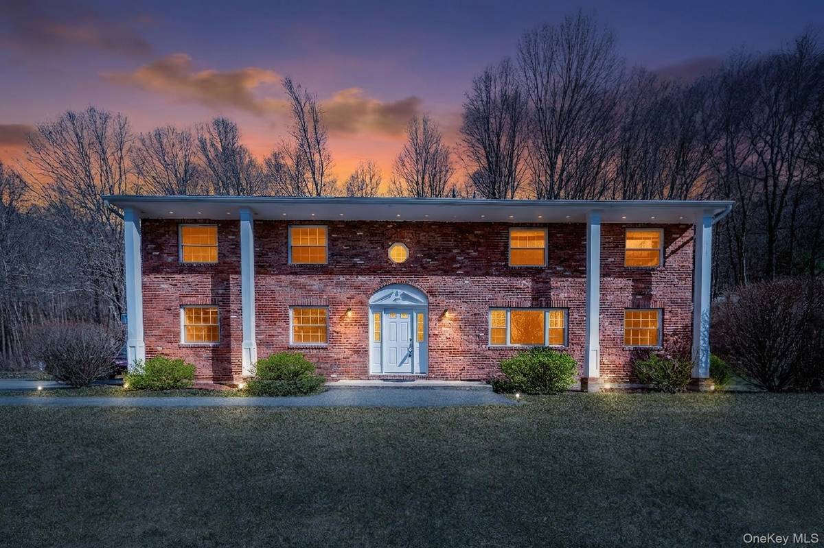 5 Equestrian Acres LN, Brewster, NY 10509