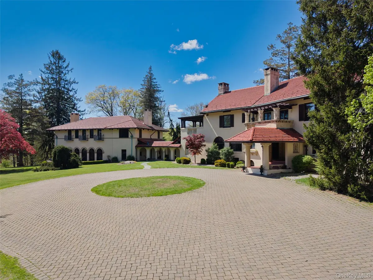 14 Castleton DR, Highland Mills, NY 10930