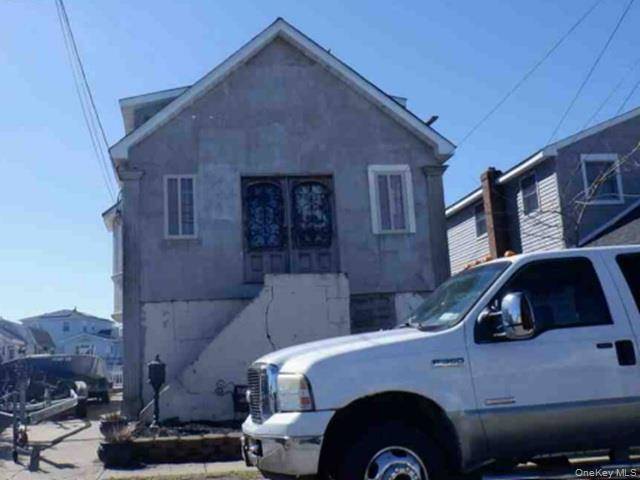 717 S 9th ST, Lindenhurst, NY 11757