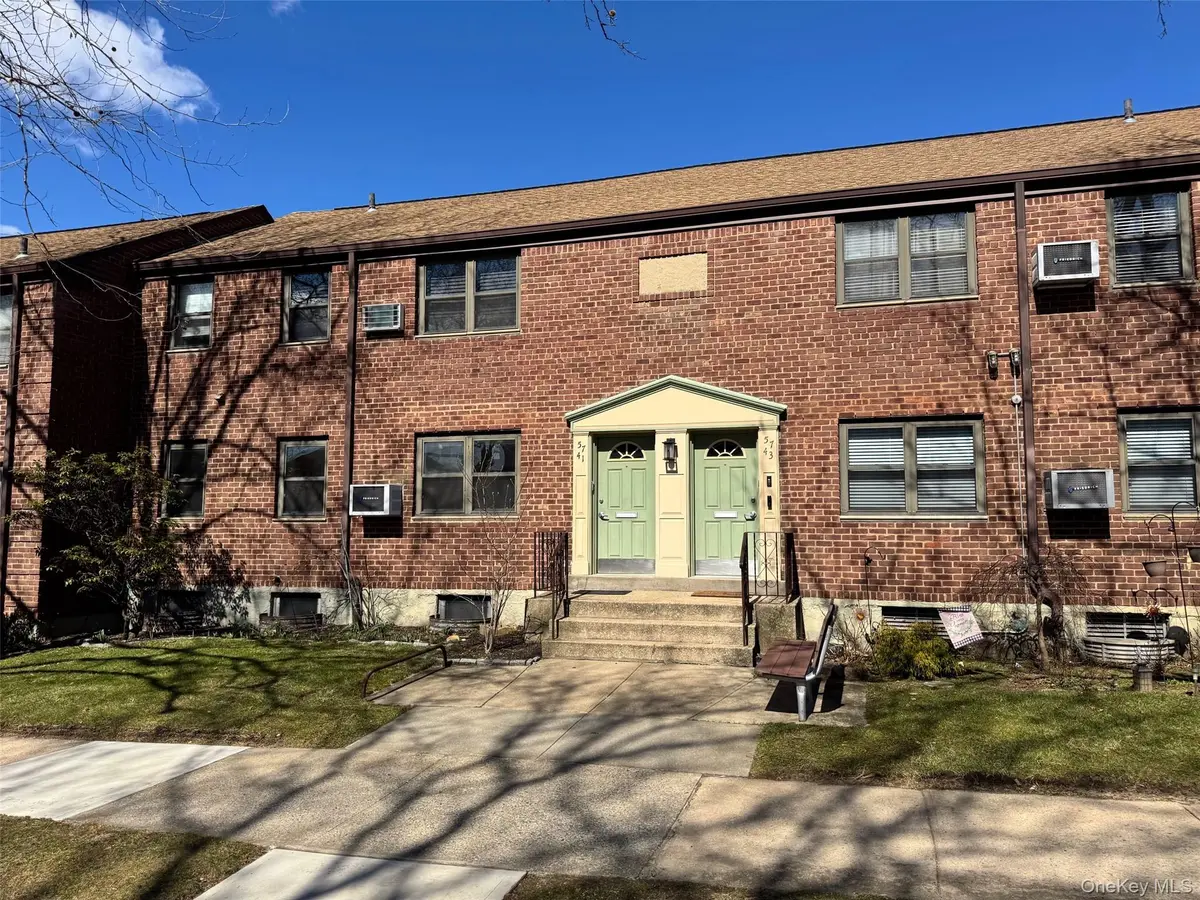 57-41 246TH CRES #Lower, Douglaston, NY 11362