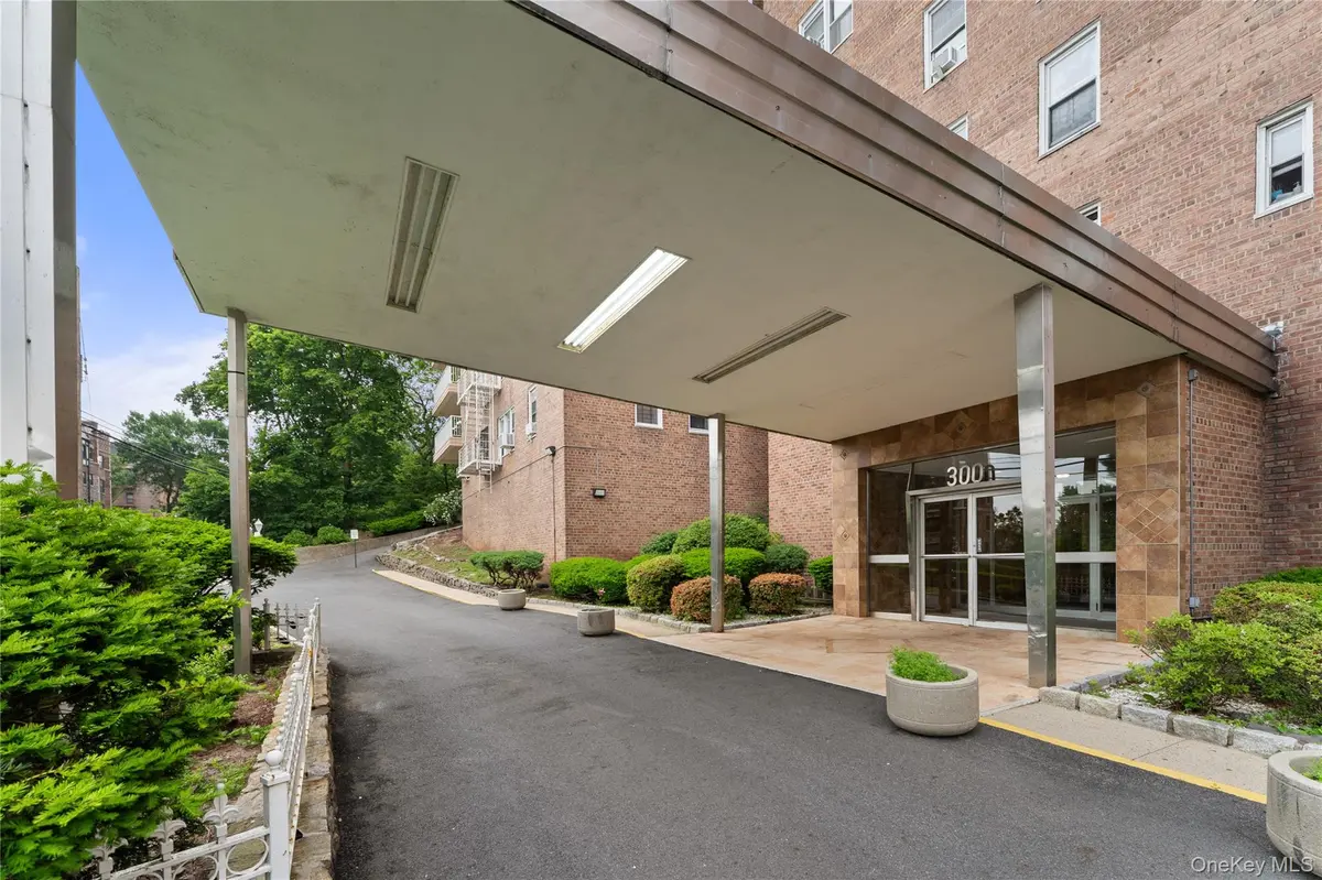 300 N Broadway #7B, Yonkers, NY 10710