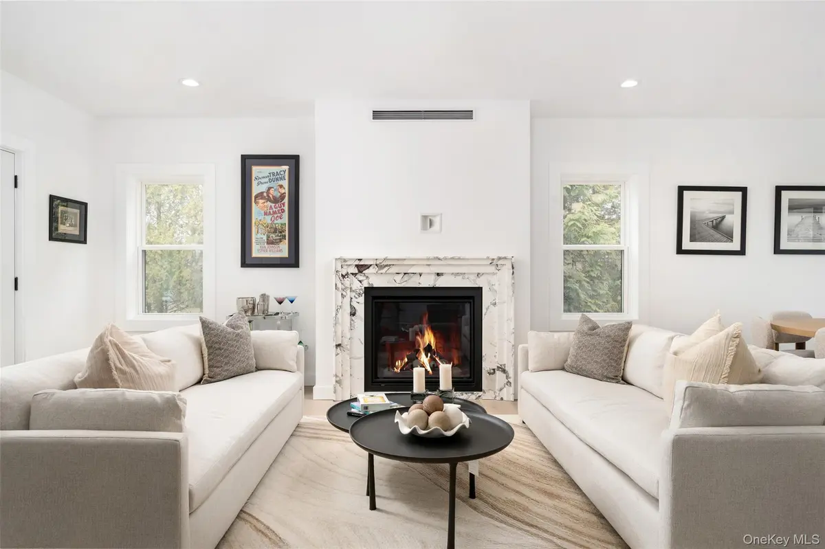 40 Waters Edge RD, Southampton, NY 11968