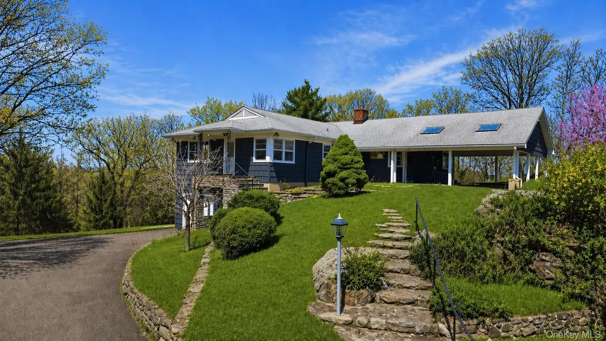 27 Allapartus CIR, Ossining, NY 10562