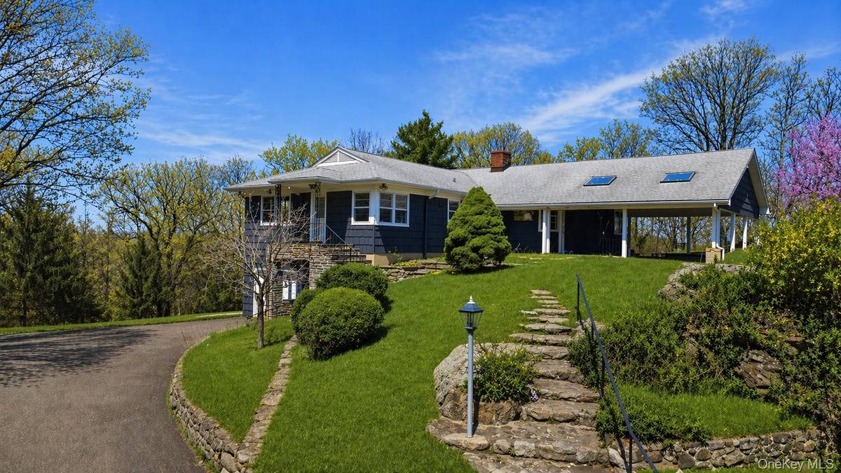27 Allapartus CIR, Ossining, NY 10562