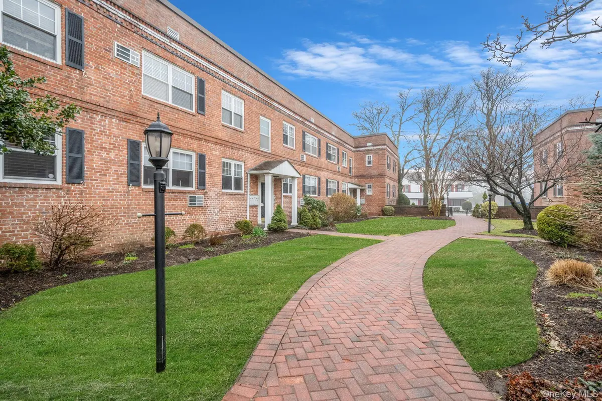 51 Lincoln AVE #D22, Rockville Centre, NY 11570