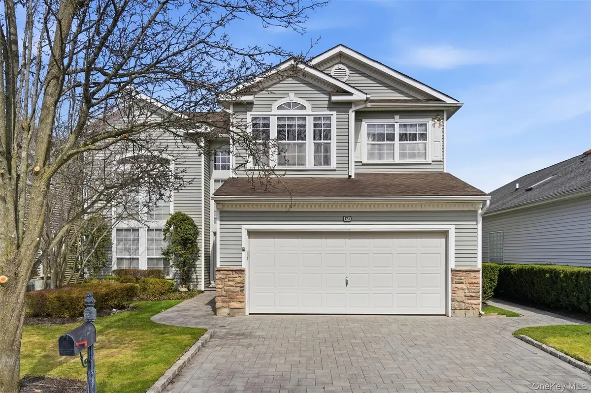 171 Hamlet DR, Mount Sinai, NY 11766