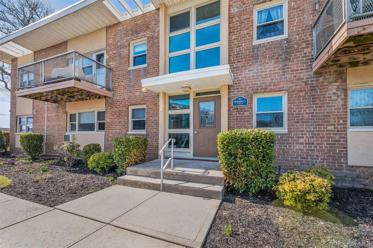 4 Rose ST #Unit #1-A1, Oceanside, NY 11572