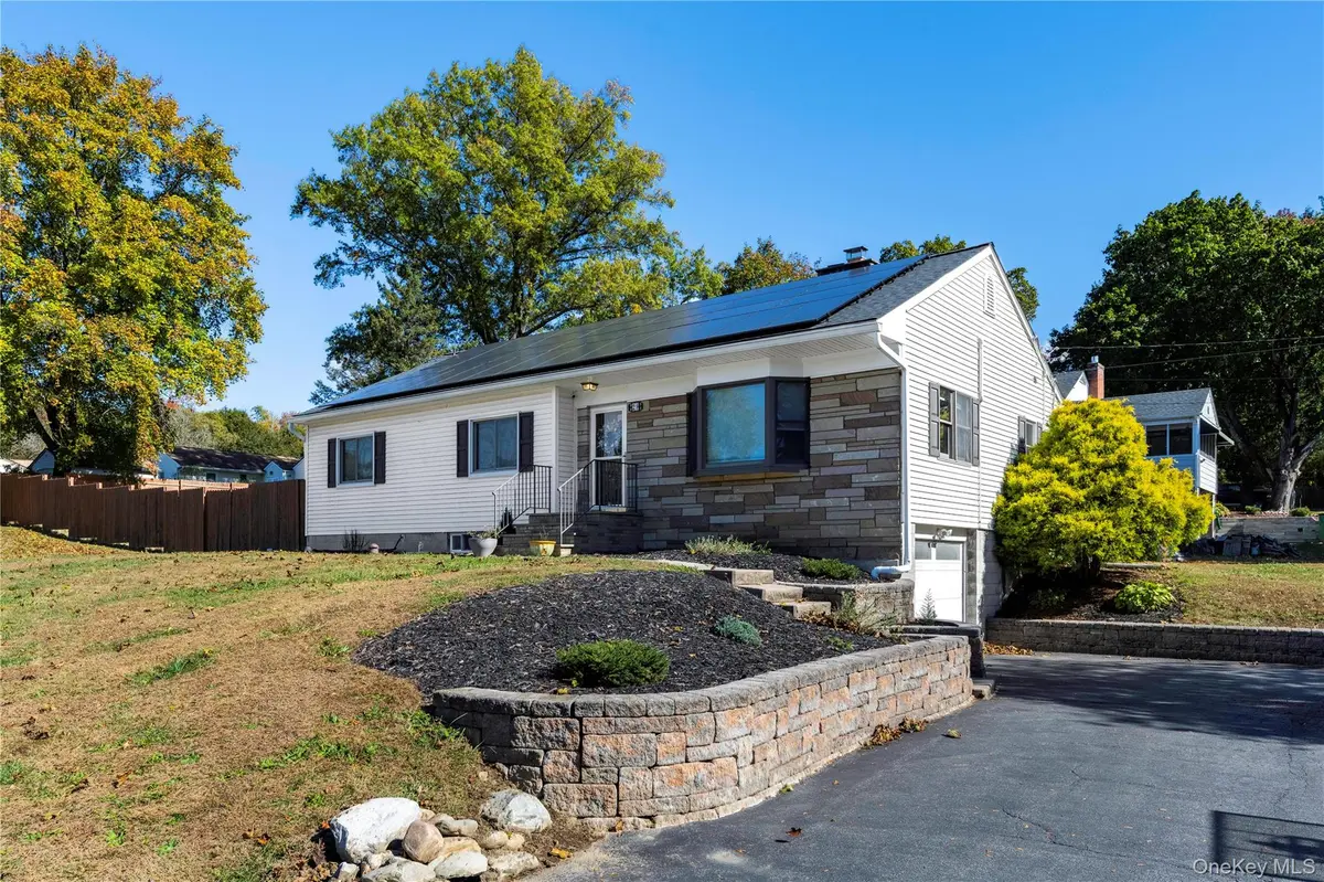 29 Rombout Ridge RD, Poughkeepsie, NY 12603
