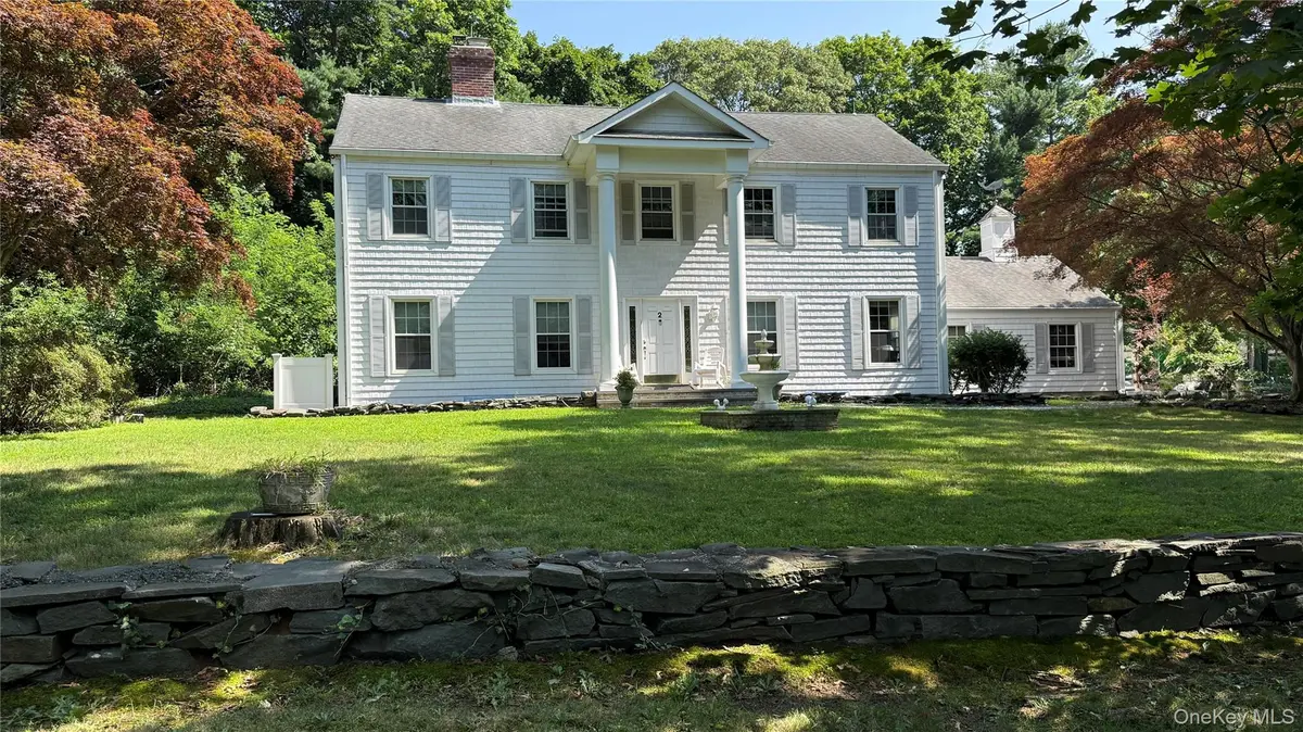 2 Three Pond RD, Smithtown, NY 11787