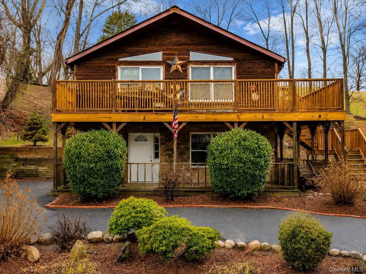 111 Friendship DR, Rocky Point, NY 11778