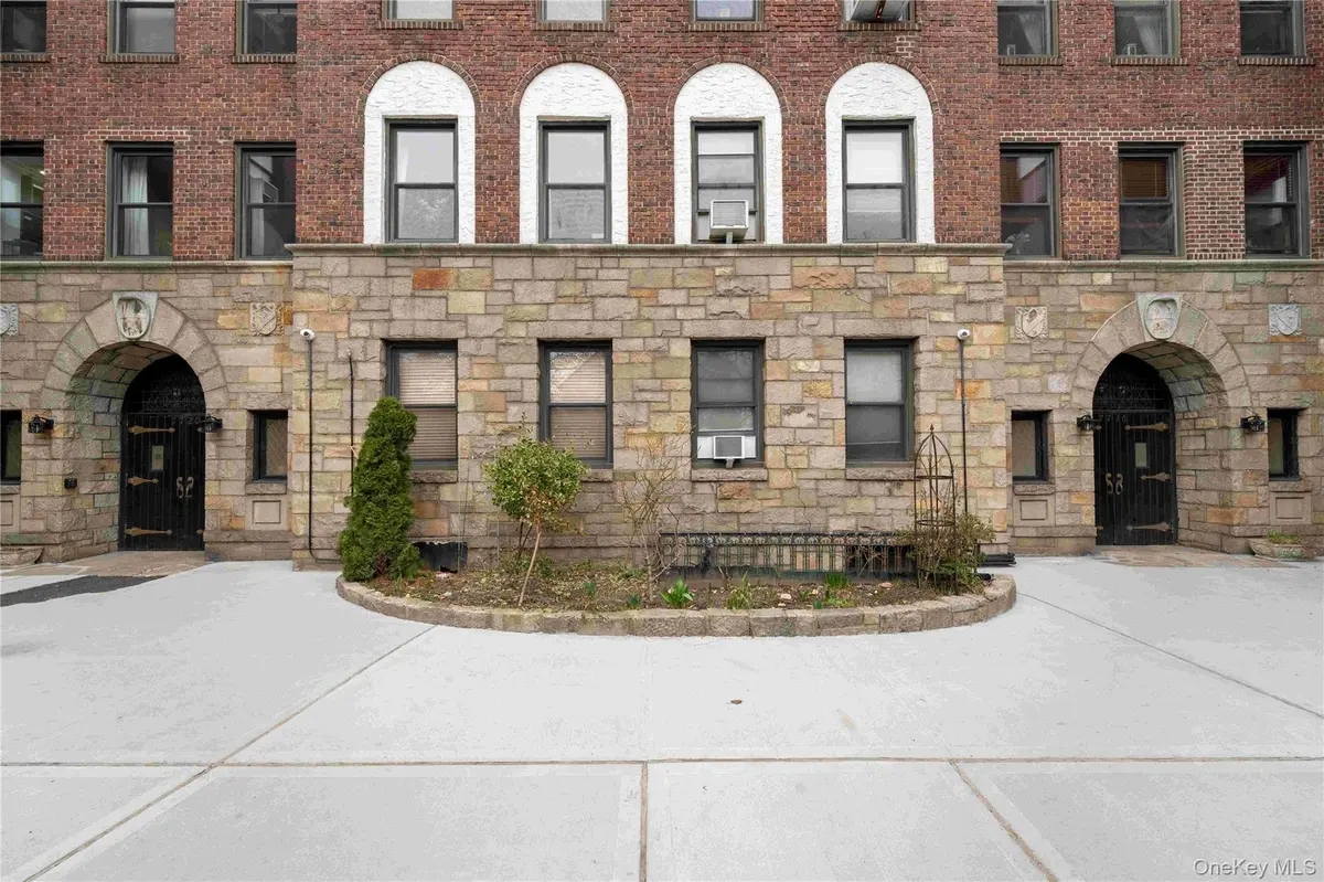 77-16 Austin ST #4L, Forest Hills, NY 11375