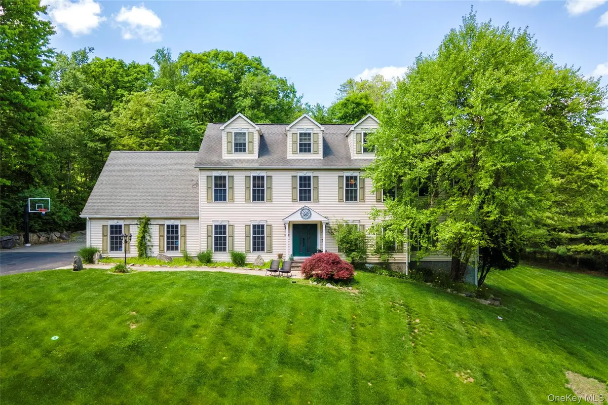37 Sheryl LN, Mahopac, NY 10541