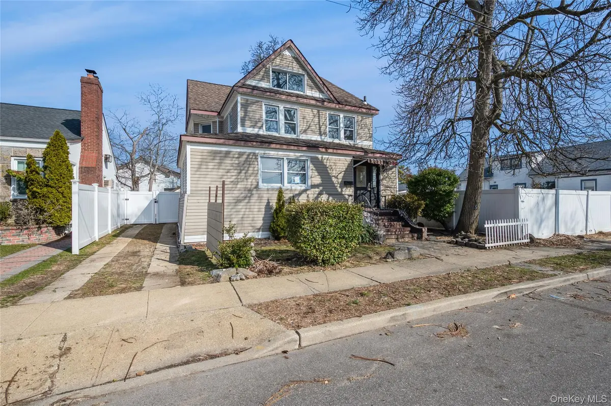 5 Church ST, Baldwin, NY 11510