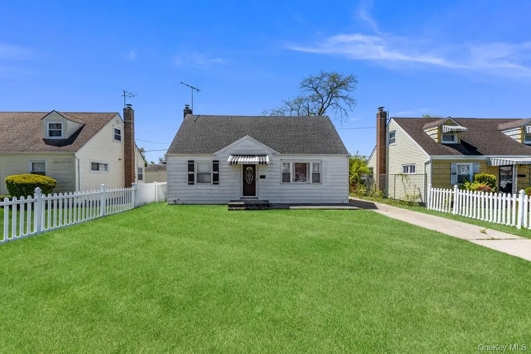 712 Park AVE, Uniondale, NY 11553