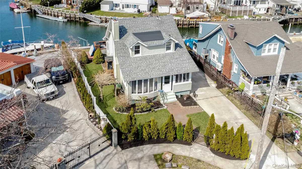 62 W 1st ST, Freeport, NY 11520