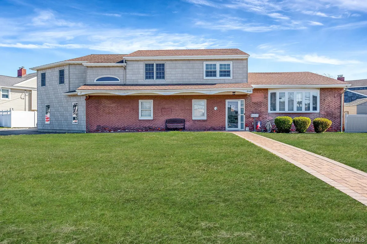 268 W Shore DR, Massapequa, NY 11758