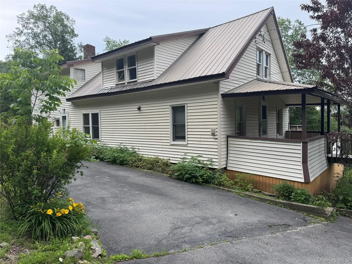96 White Roe Lake RD, Livingston Manor, NY 12758