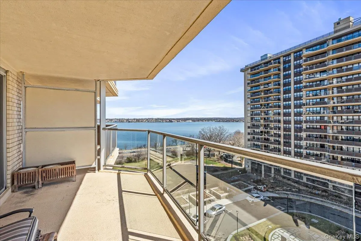 17-85 215th ST #8G, Bayside, NY 11360