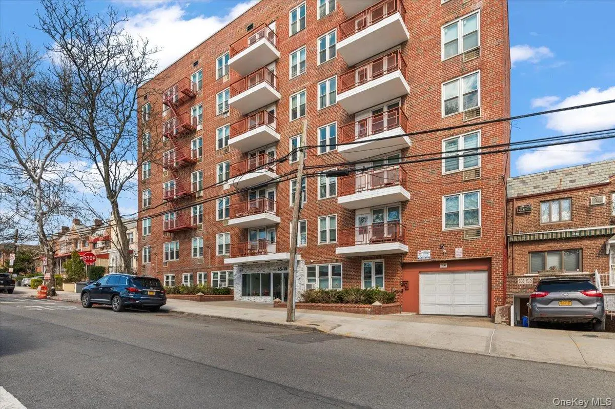 65-15 Alderton ST #5E, Rego Park, NY 11374