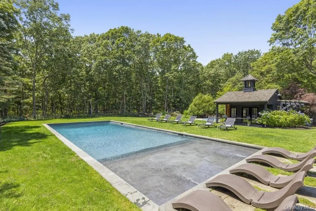 90 Denise ST, Sag Harbor, NY 11963