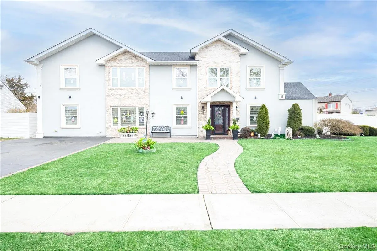 35 Carnation RD, Levittown, NY 11756
