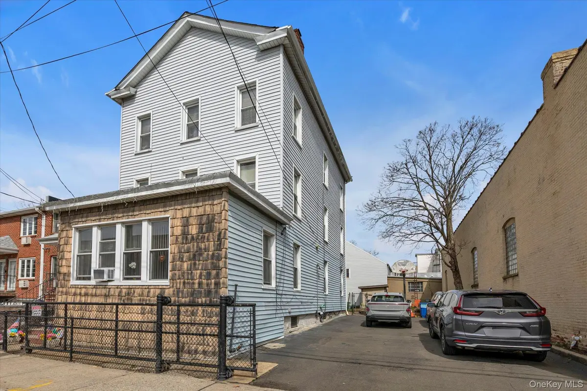 117-11 14th RD, College Point, NY 11356