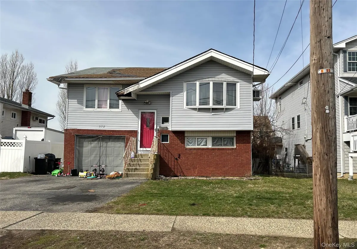 572 Miller AVE, Freeport, NY 11520
