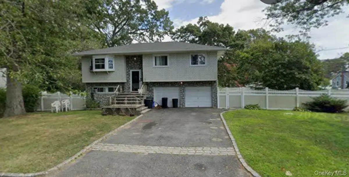 91 Putnam AVE, West Babylon, NY 11704